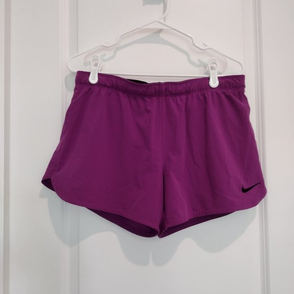 NIKE Women's Dri-fit magenta shorts, size M - Picture 2 of 8